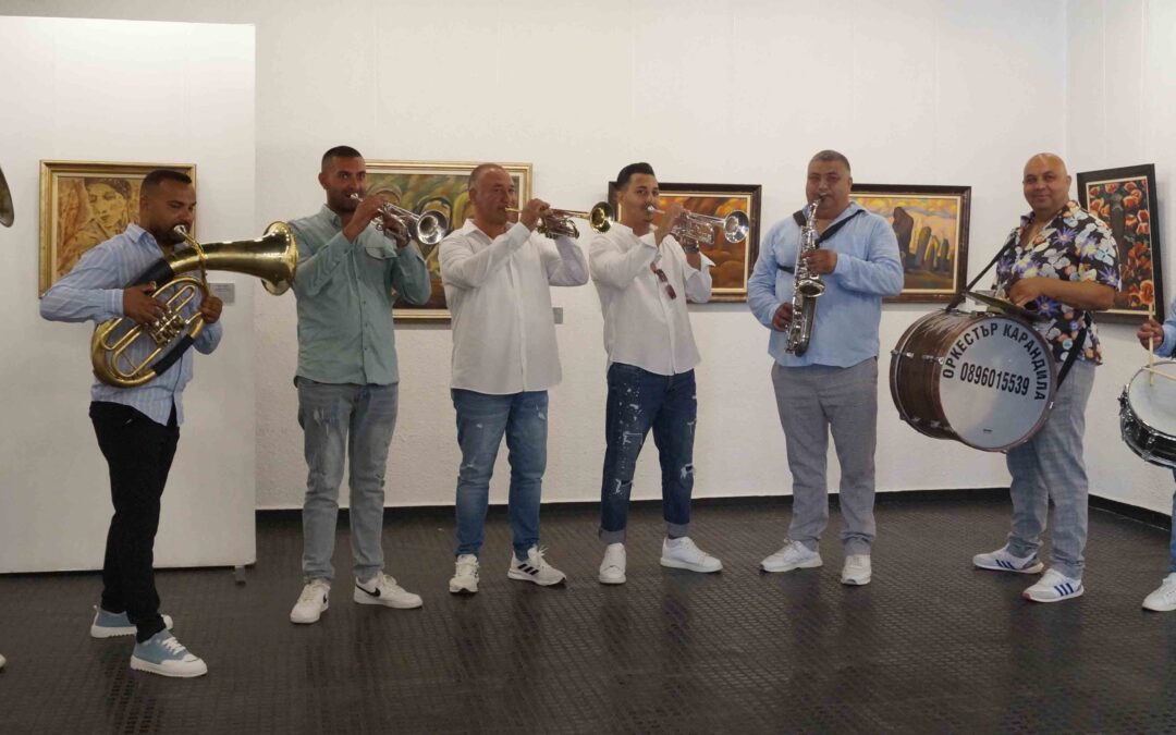 Оркестър „Карандила“ пред „Пътуващ катун“